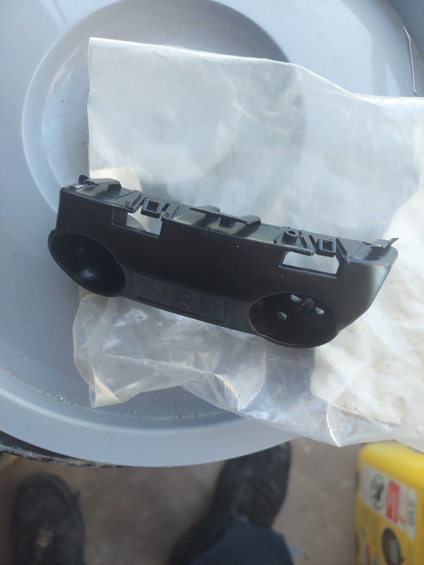 Infiniti Q50 Bumper Bracket