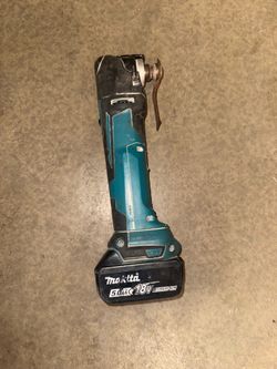 Makita multi tool w/ battery