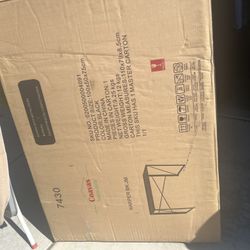 Es Una Mesa De Metal 