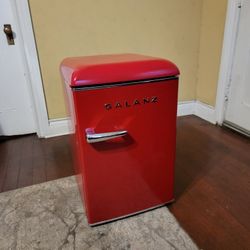 Galanz 2.5cu Single Door Retro Compact Refrigeratorr 
