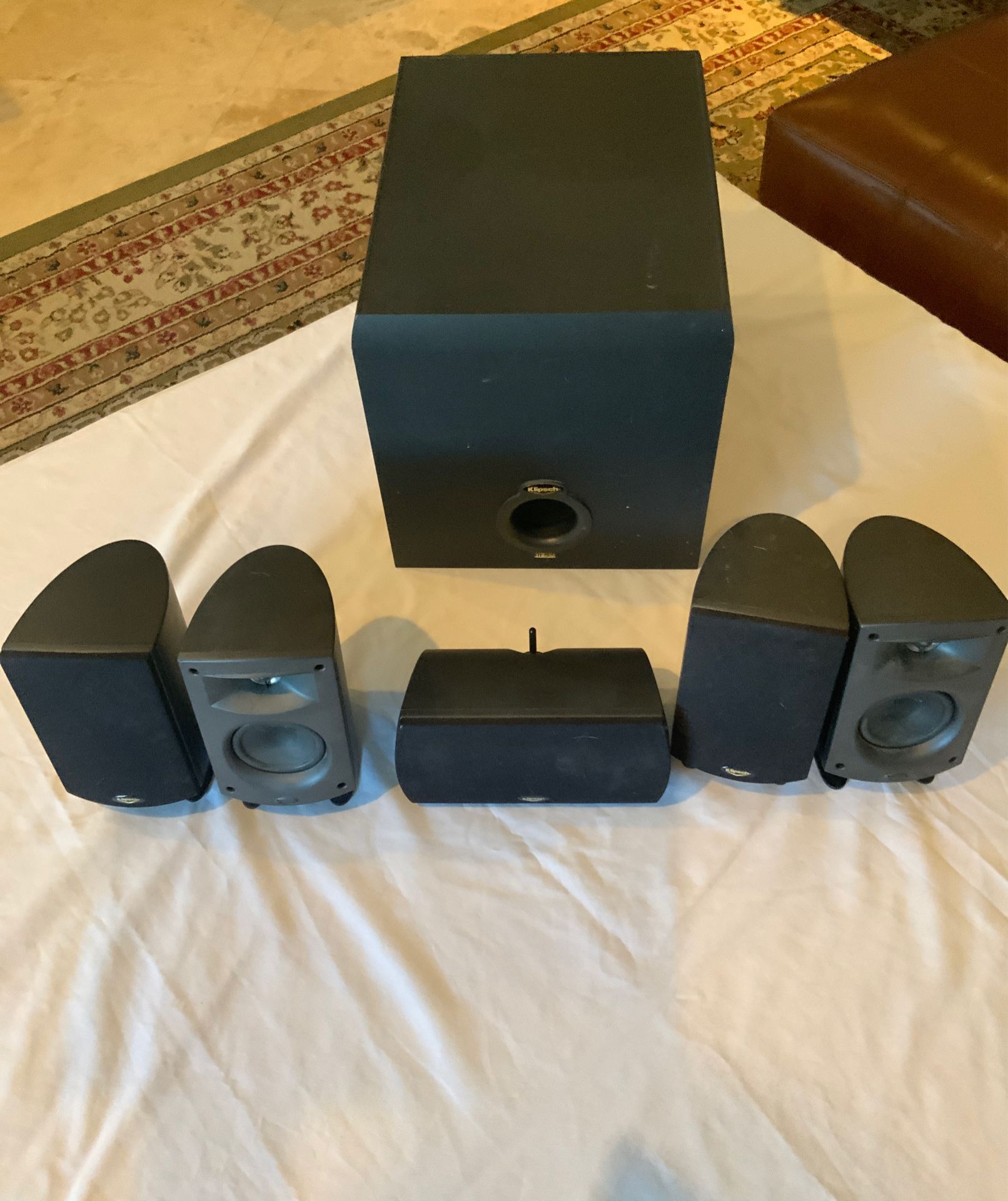 Klipsch set of 5 speakers HT-SK5 S-PM with a Subwoofer HT-SK5 S-PM Good Condition