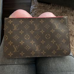 Louie Vuitton Pounce/clutch/wristlet