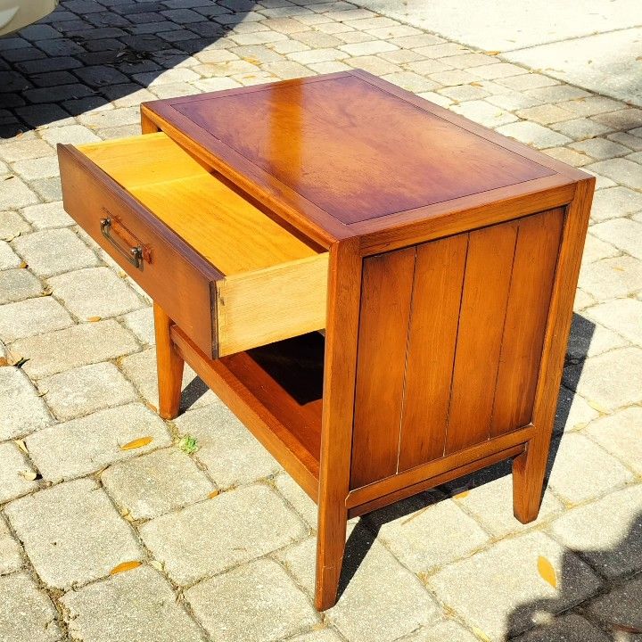 Vintage Mid Century Drexel Meridian One Drawer Night Stand, See