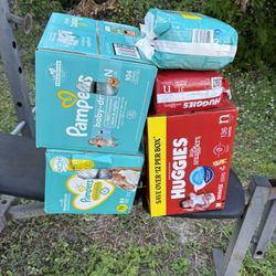 Newborn Diapers (Huggies & Pampers)