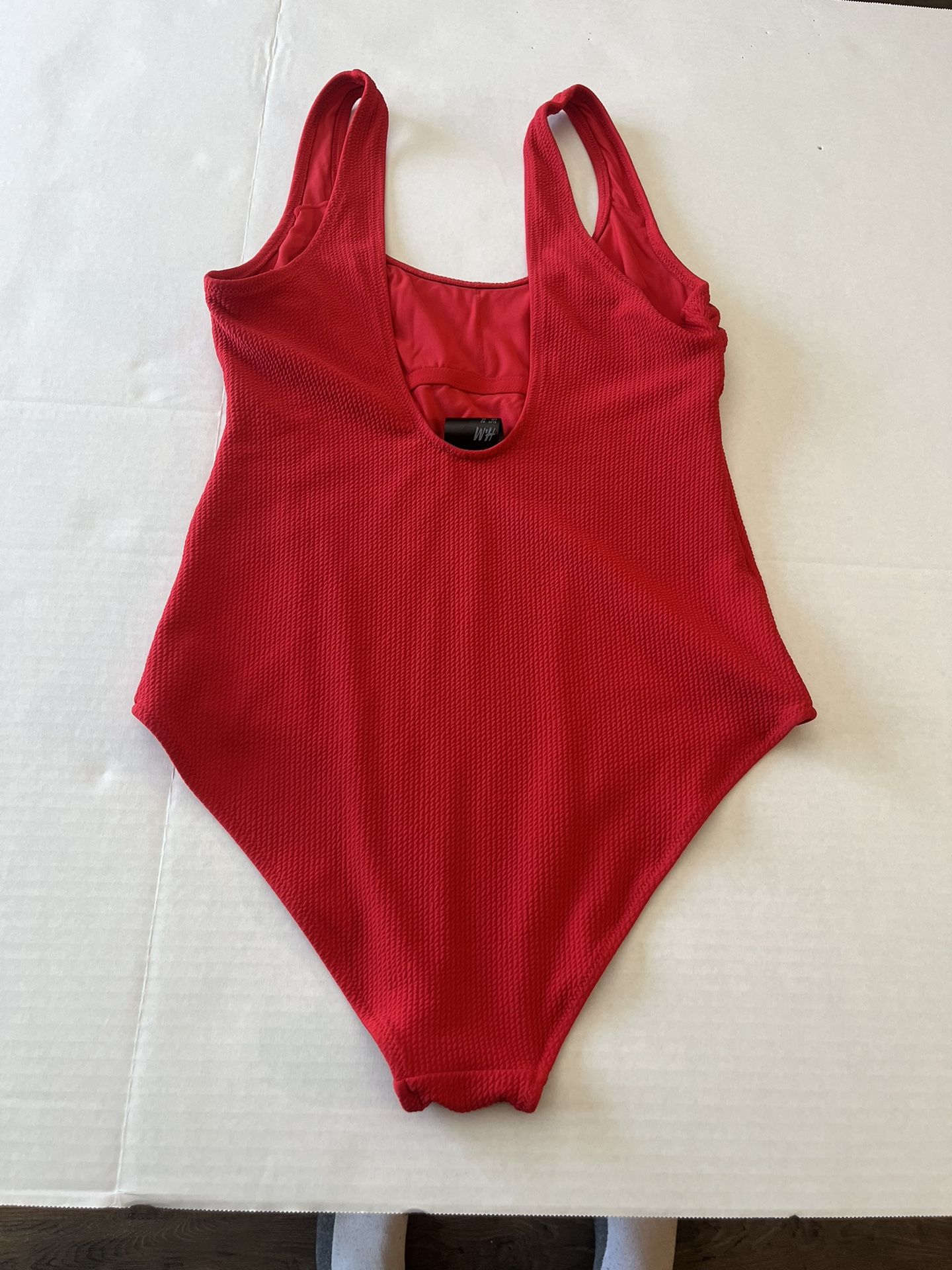 Pre-Loved Women’s H&M Red Swimsuit - Size Large