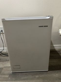 Black & Decker mini fridge.