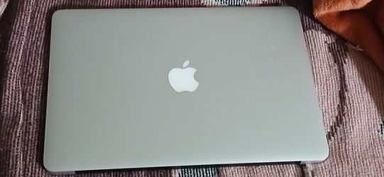 2013 Apple mac laptop