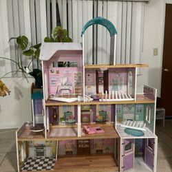 Large Doll House 