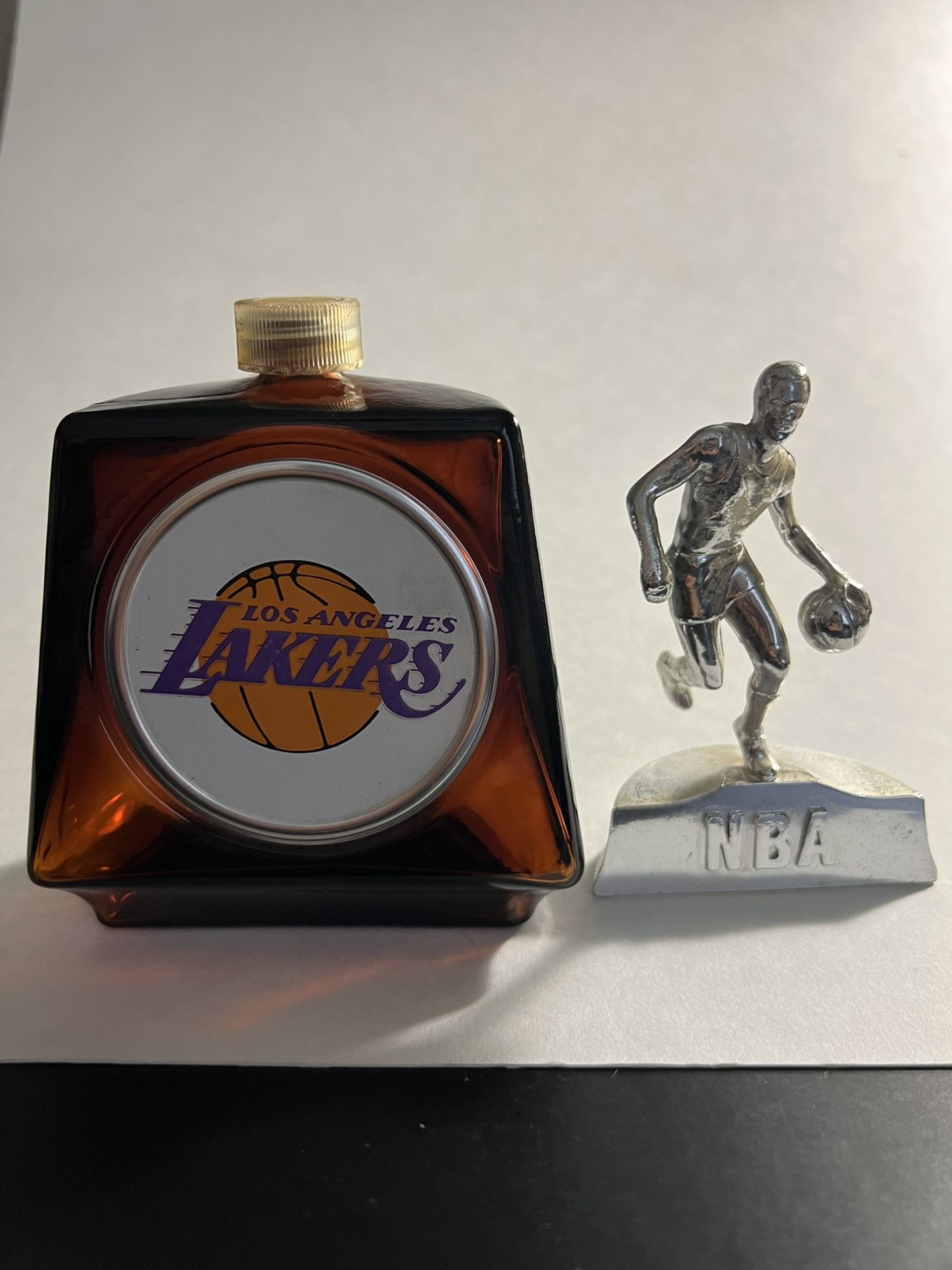 Avon NBA Cologne Decanter Los Angeles Lakers Wild Country After Shave