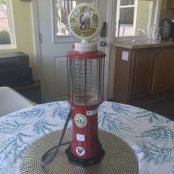 Vintage Drink Dispensing Musgo Gas Pump. 