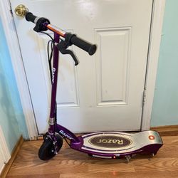 Razor E100 come with charger 