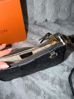 Black shoulder bag
