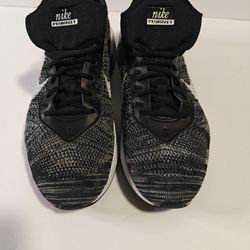 Nike Flyknit Men's Sneakers In Size 9 