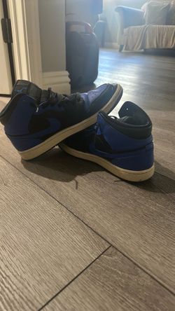 Blue Jordan 1 mids