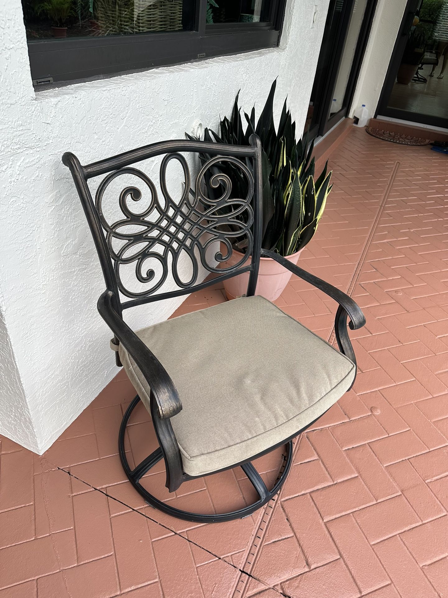 Patio Swivel Rocking Chairs (4) Hanover