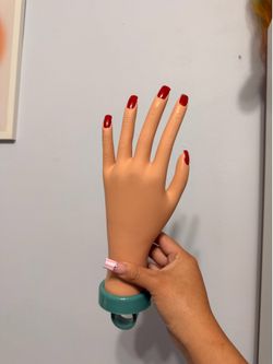 Fake mannequin hand