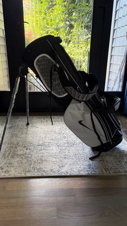 **NEW** Nike Golf Bag - Air Max Lite