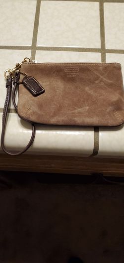 Coach wristlet beige zipper works good normal use.