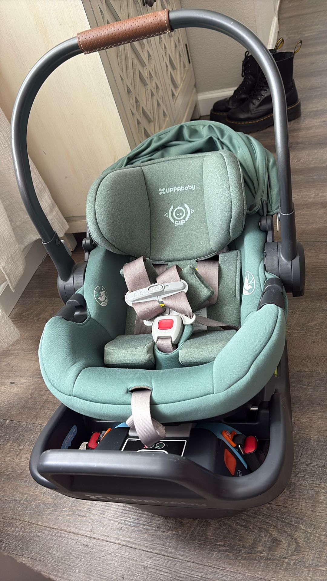 UPPA BABY ARIA car Seat Base - Main Image