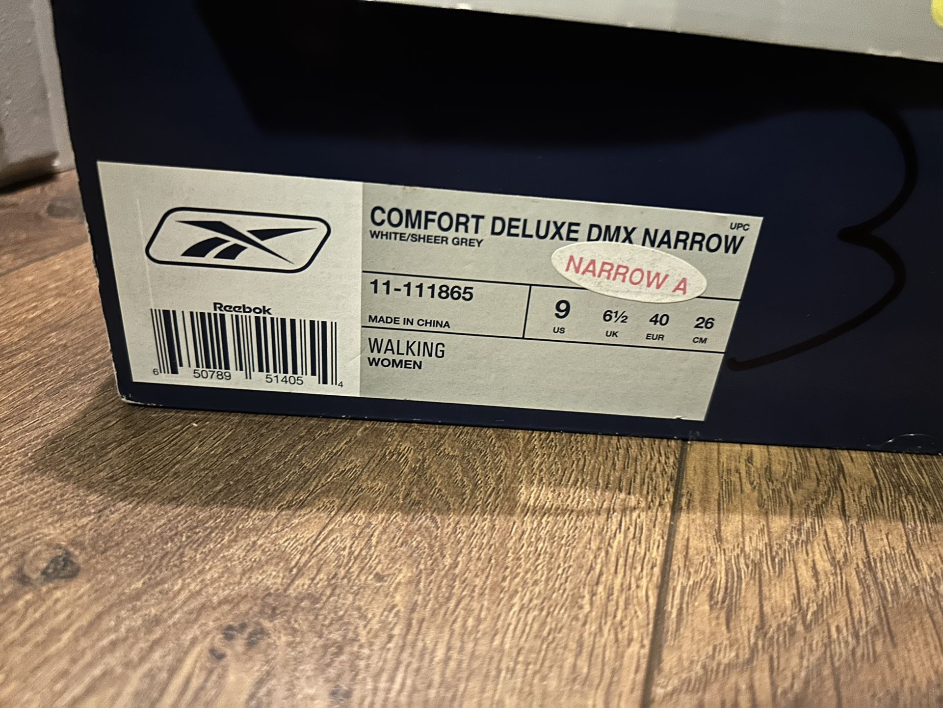 Ladies Reebok Size 9 N