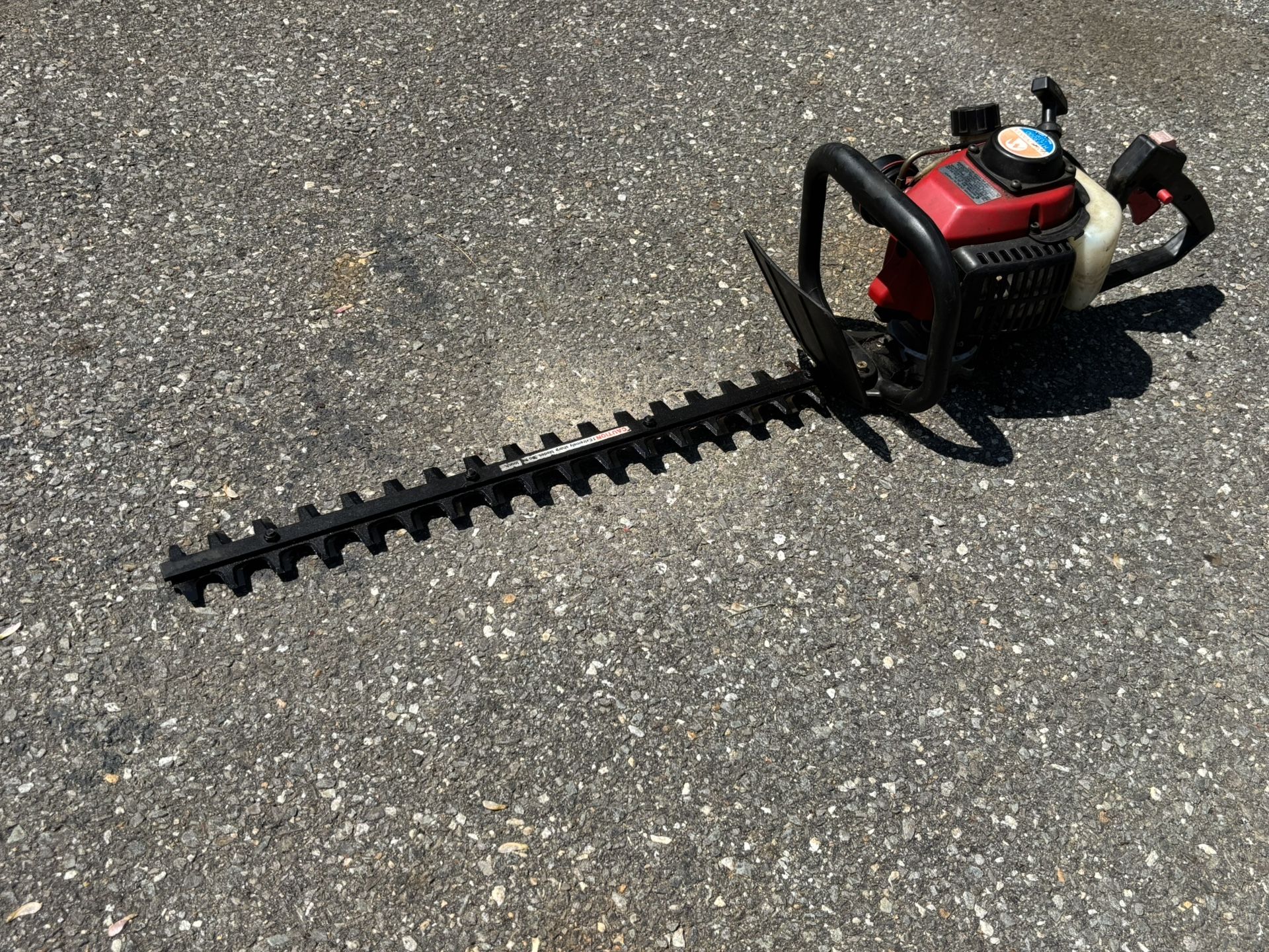 Maruyama HT2300D hedge trimmer in working condition.