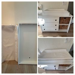 PORTABLE BABY CHANGING TOP WITH PAD AND 2 COVERS