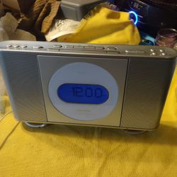 Digital Magnavox AM FM CD Clock Alarm