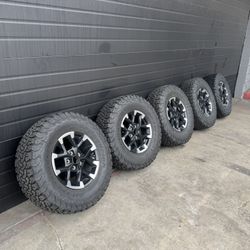 *LIKE NEW* 2023 OEM Jeep Wrangler Rubicon BFG 32 Inch Tires Rims JK JKU JL JLU JT