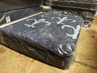 New Queen Stearns and Foster Estate LUXE Medium PillowTop Mattress