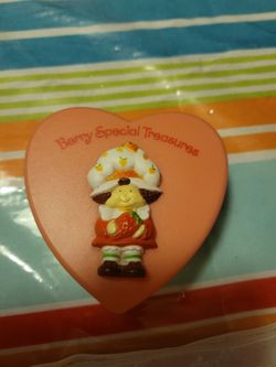 Vintage Strawberry Shortcake Berry Special Treasures Heart Box