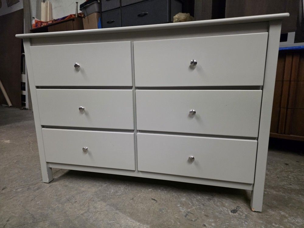 Modern Light Gray 6 Drawer Dresser