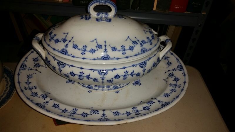 que blue and white china large server and matching plate