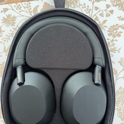 Sony XM5 Headphones