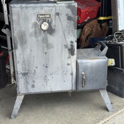 Dyna-glo Smoker 