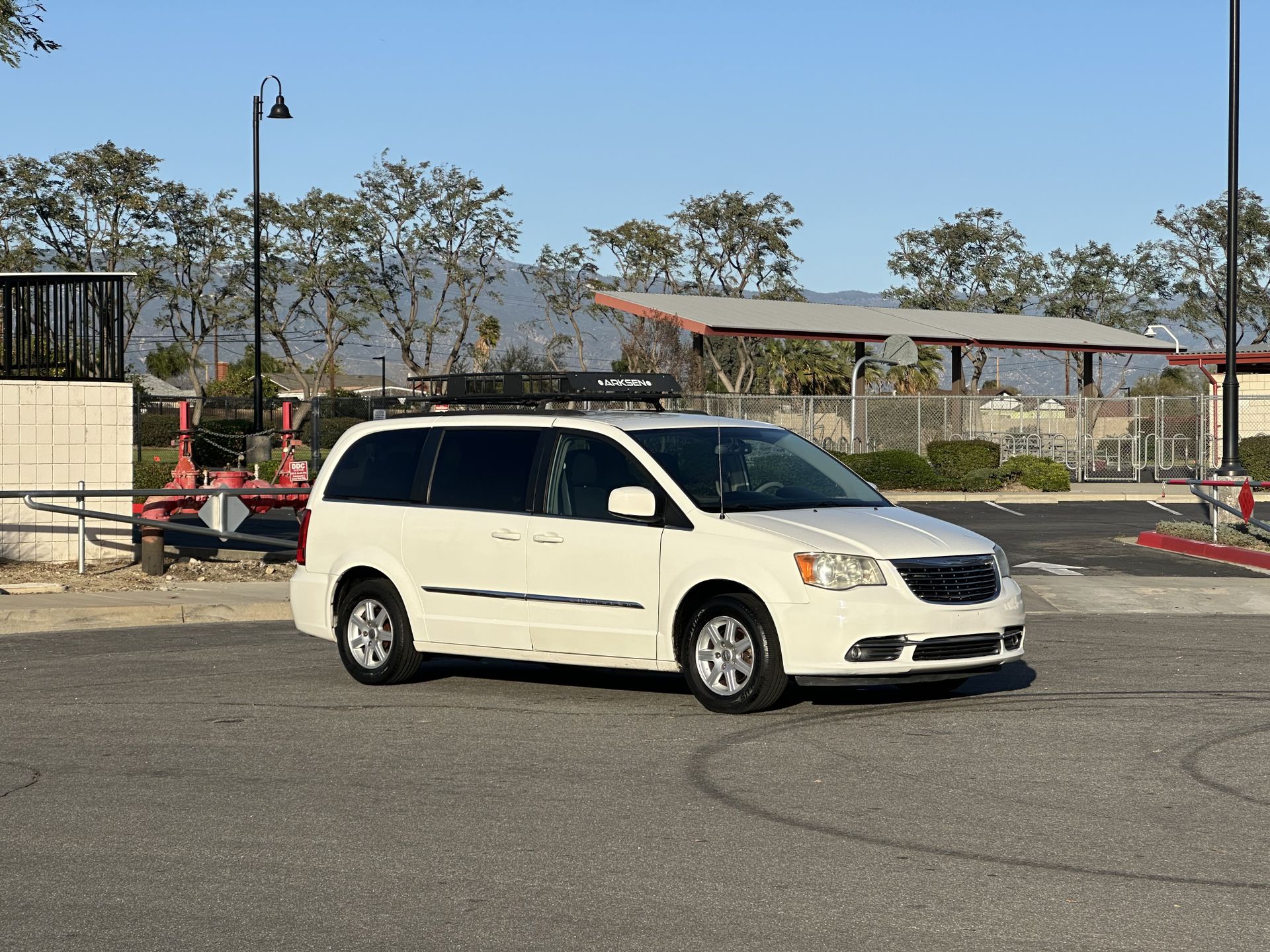 2012 Chrysler town and country minivan