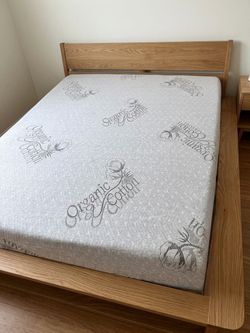 Queen size memory foam gel mattress new