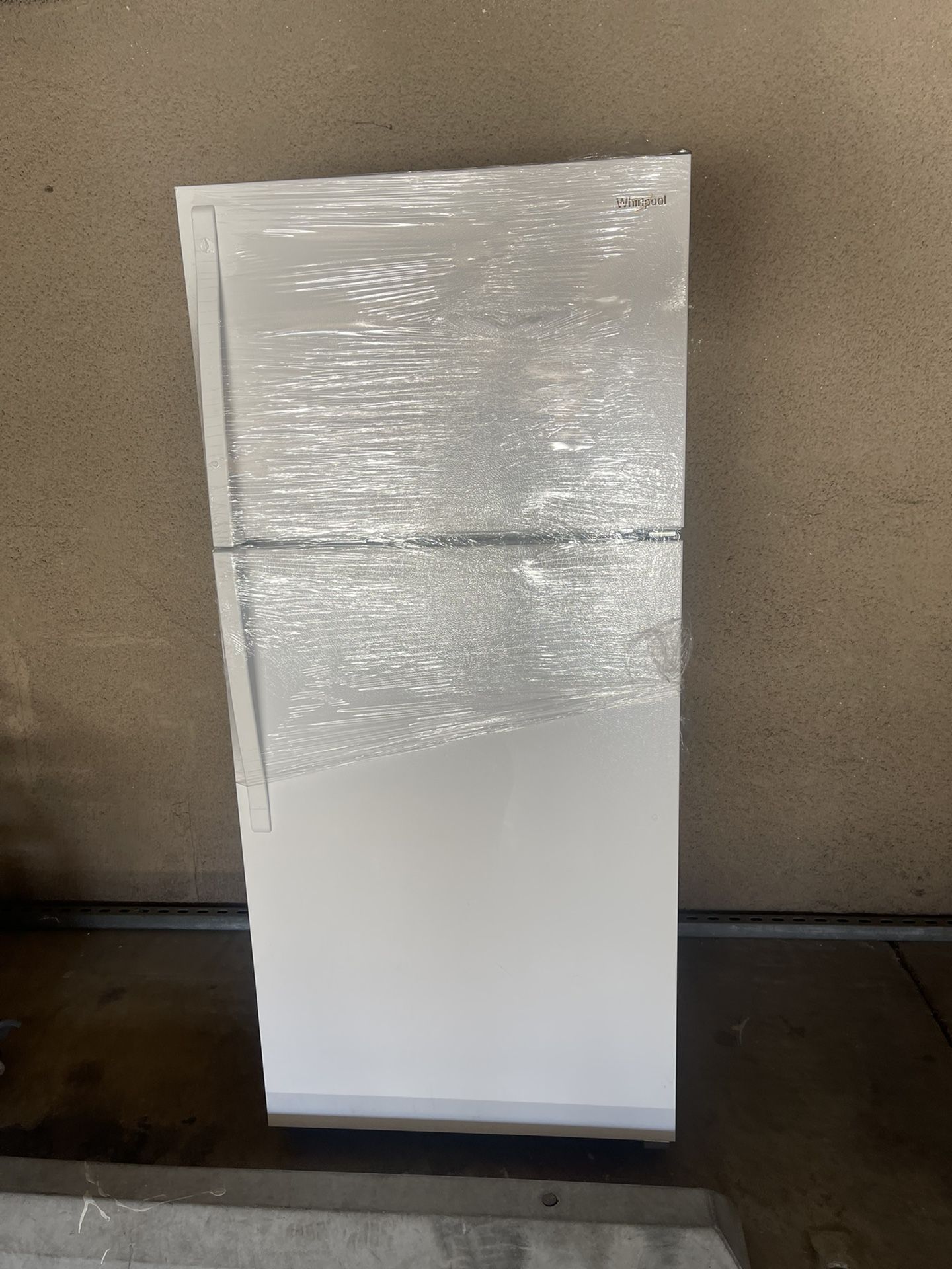 Whirlpool 14.3-cu ft Top-Freezer Refrigerator 