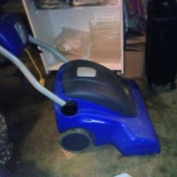 Windsor Nu- Wave Commercial/Industrial Vacuum 