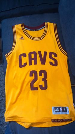 CAVS JERSEY LEBRON 23 MEDIUM SIZE