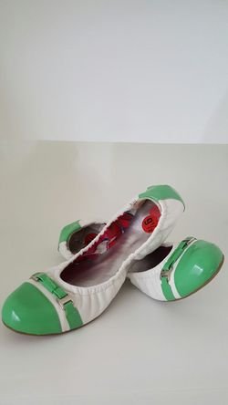 Tahari brand new green/white flats