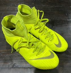 Women’s Nike Soccer cleats size 8