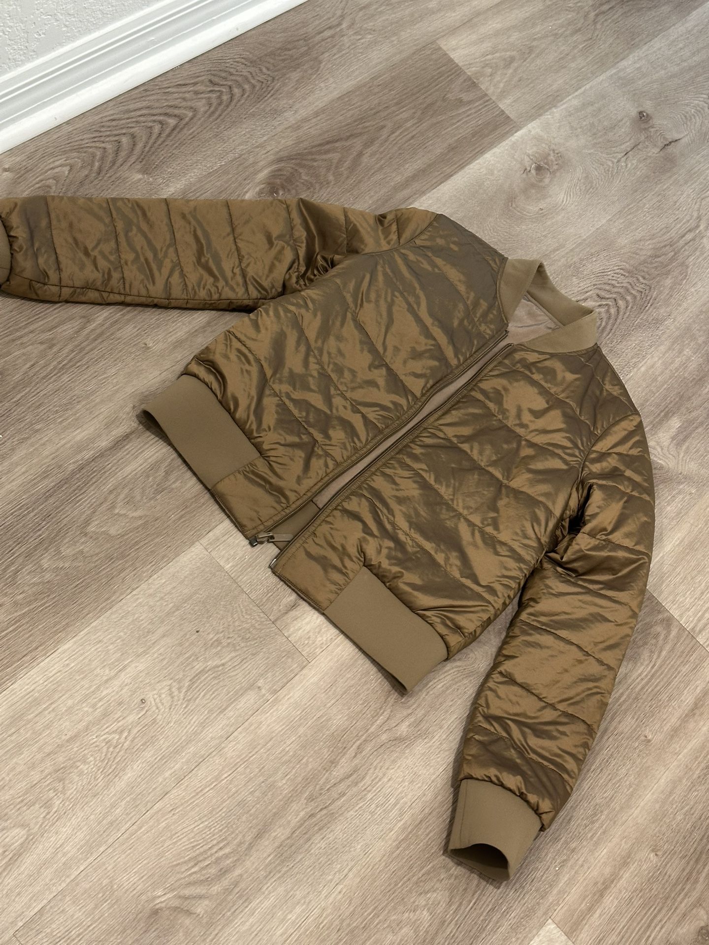Lululemon Reversible Women’s Bomber Jacket Size 6 No Tag