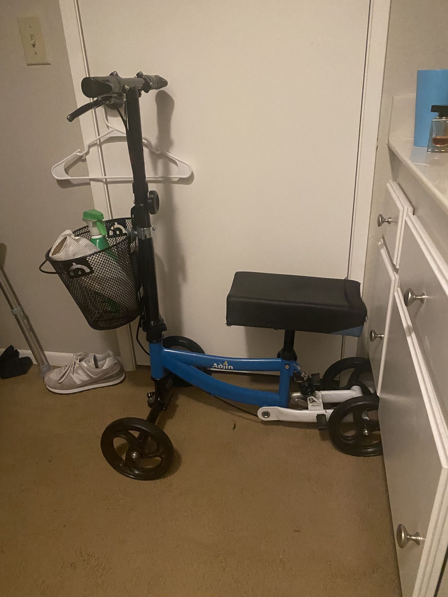 Knee Scooter w/ Basket
