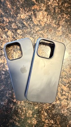 📱 15 Pro Apple Leather Cases (x2) – $20