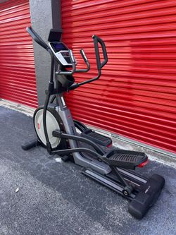 ELLIPTICAL TRAINER / PRO-FORM PRO 9.9/ IN GREAT CONDITION/ DELIVERY NEGOTIABLE