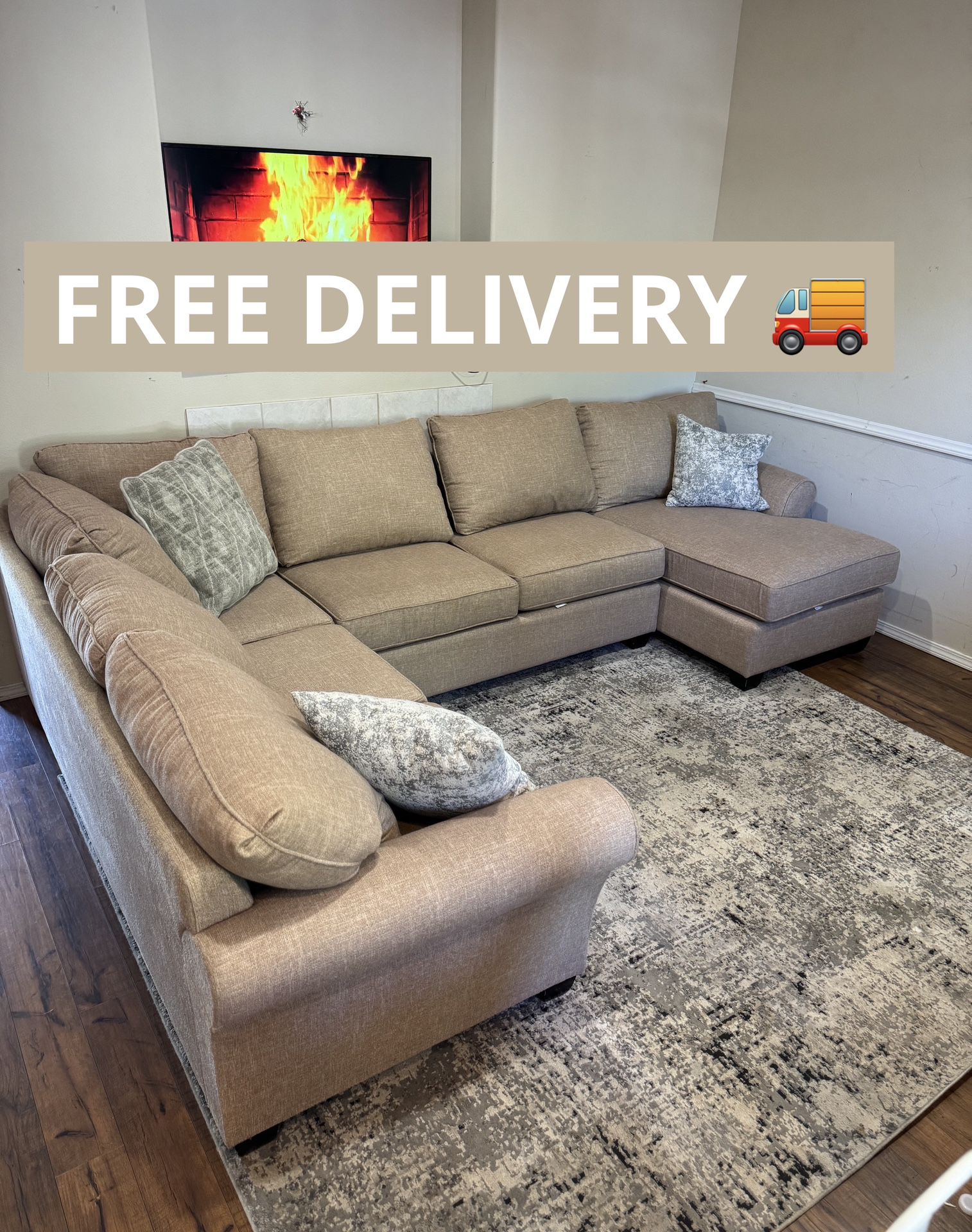 Large Stanton Sectional Couch 🛋️- FREE DELIVERY 🚚 