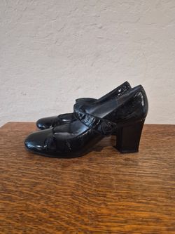 Me Too "Maggie" Leather Black Heels Women's Size 7