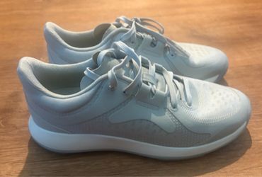 Lululemon Women’s Strongfeel  Sneakers.  Size 7.5