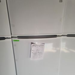 New Kenmore 18 U Ft Apartment Size White Top Freezer Refrigerator