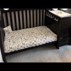 Sorelle Convertible Crib And Changing Table